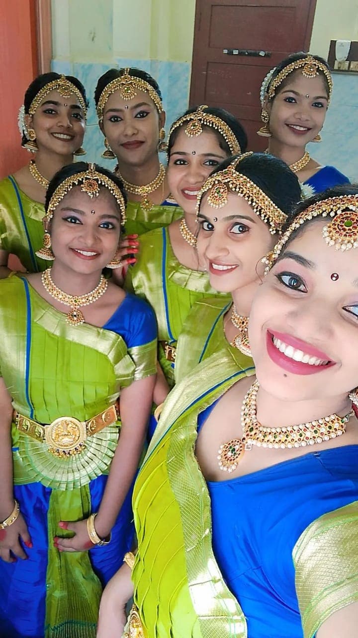  NIRAKOOT Dance Collections
