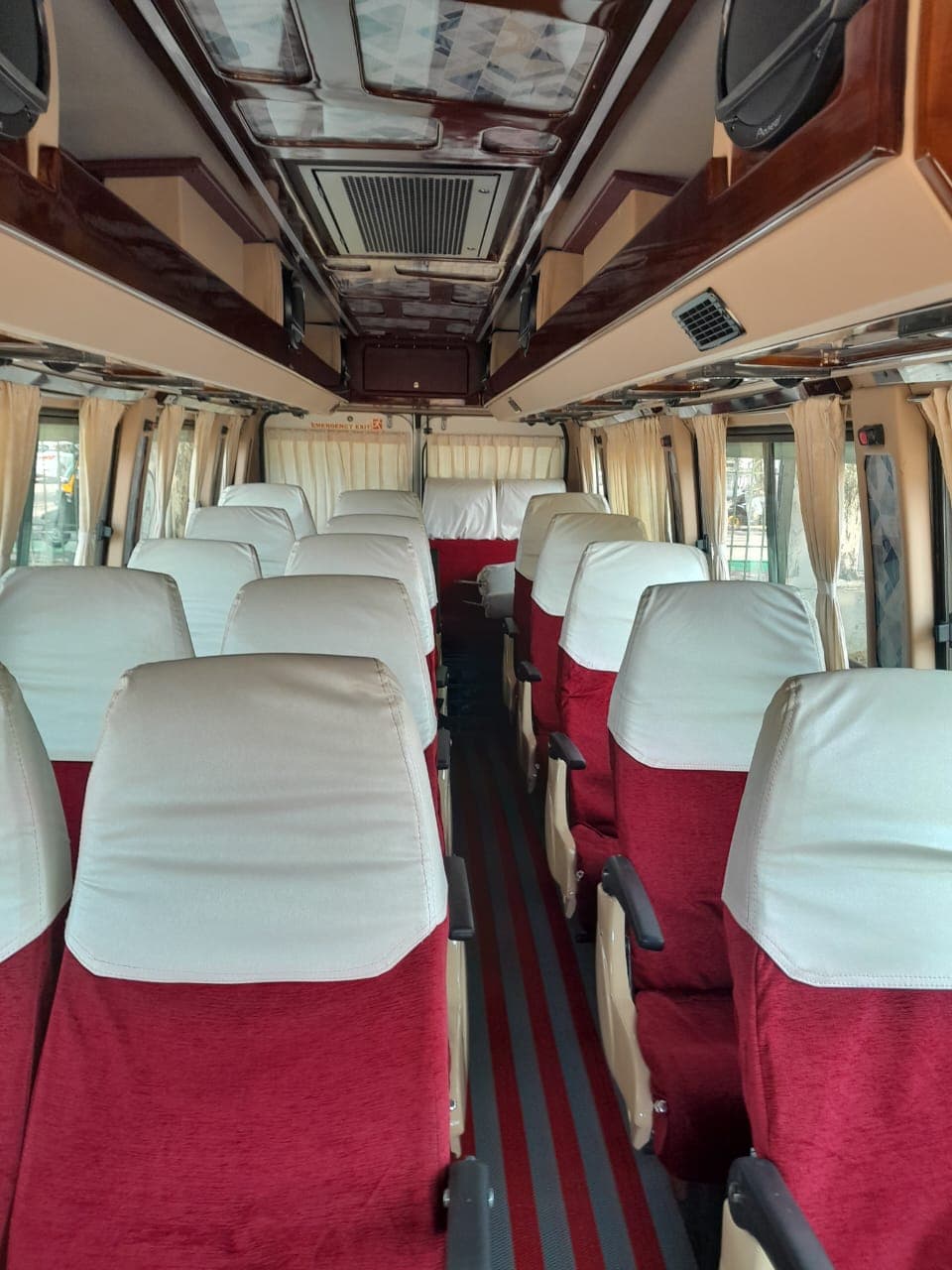 Ayalkoottam Travels Aloor 