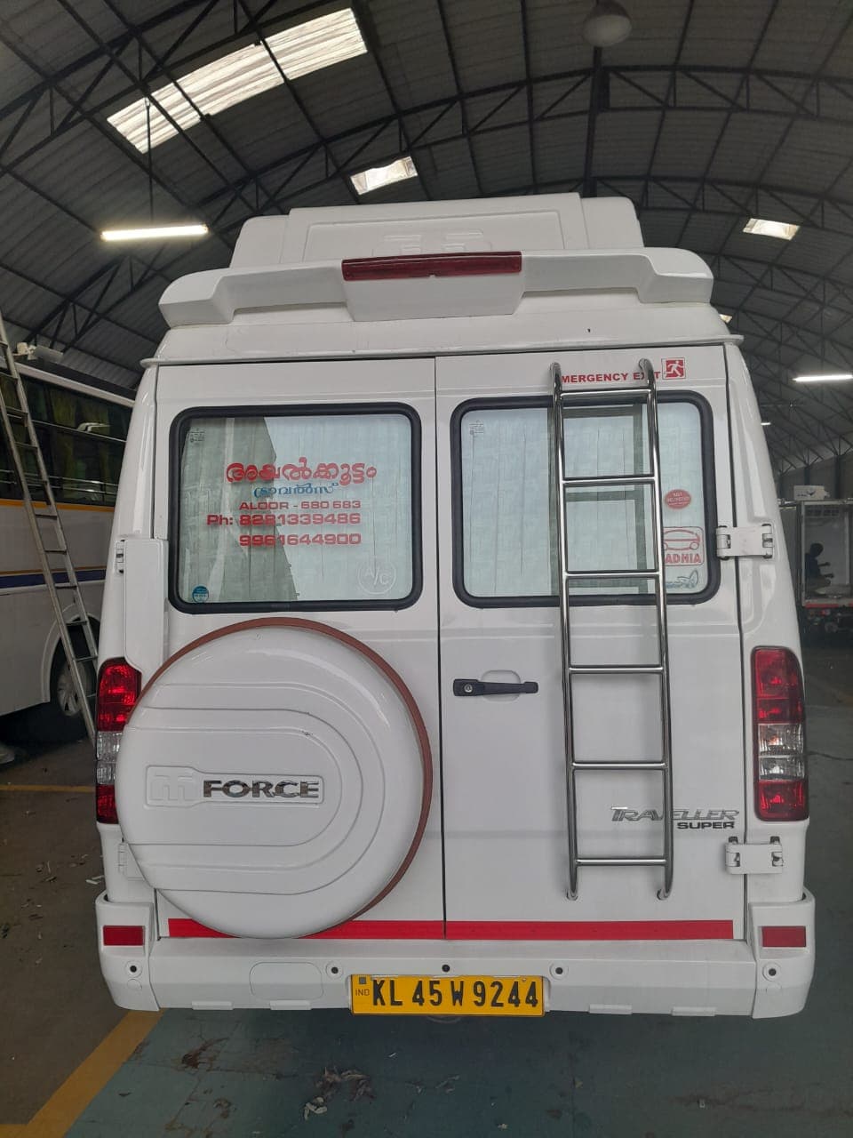 Ayalkoottam Travels Aloor 