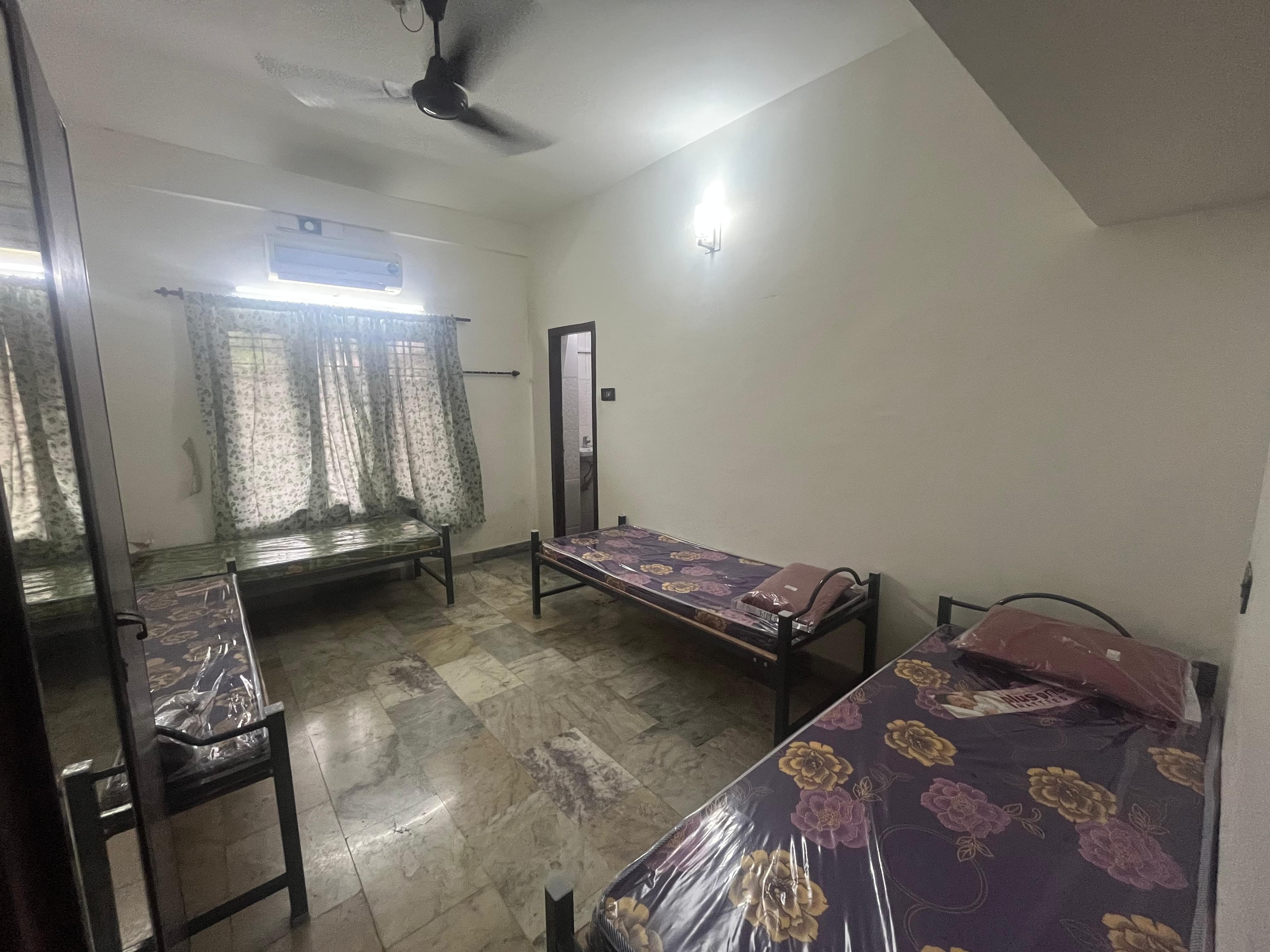 Saro's Premium Ladies Hostel