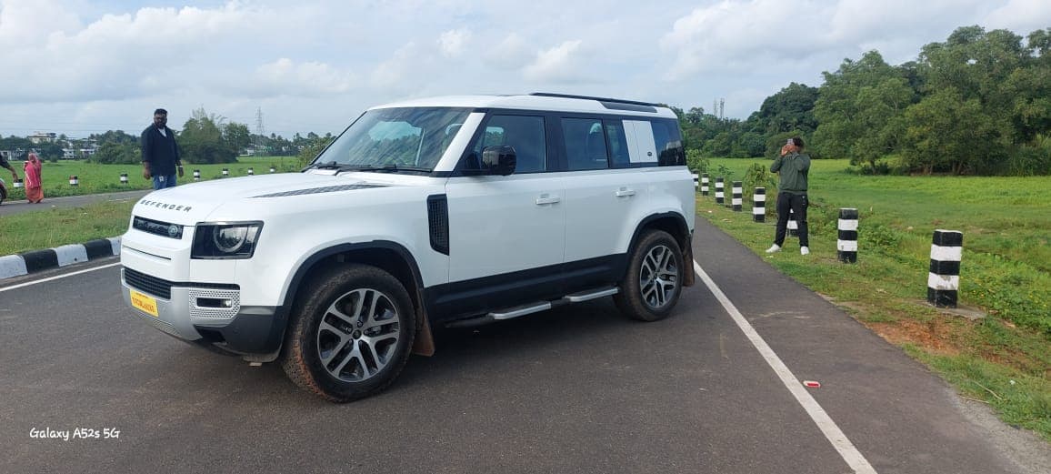 Premium Tourist Luxury Car Transport