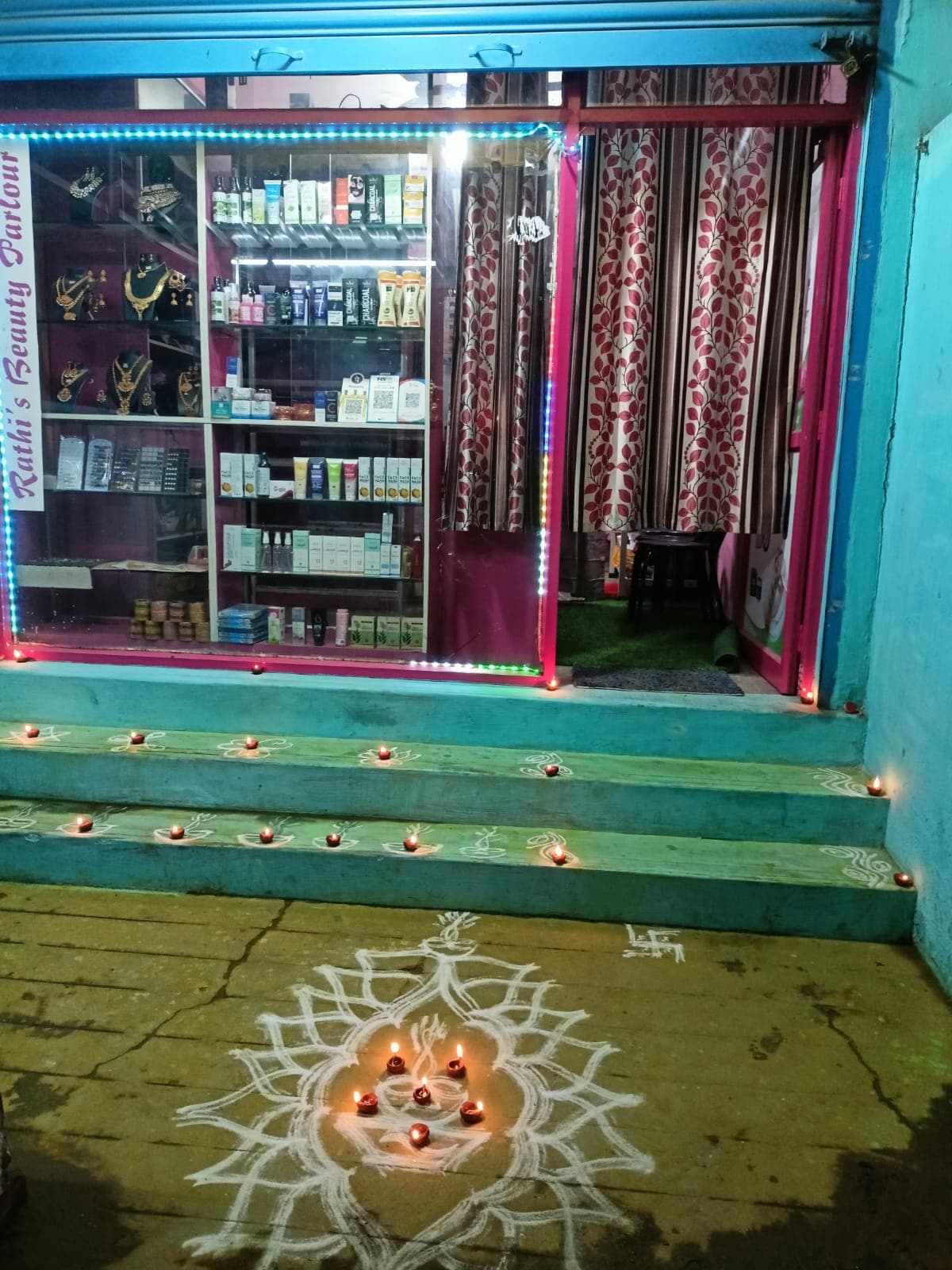 Rathis Beauty Parlour and Bridal studio