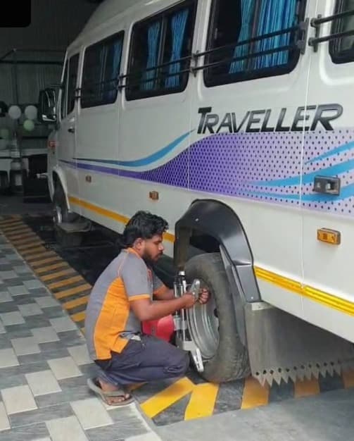 Car Tech Wheel Alignment