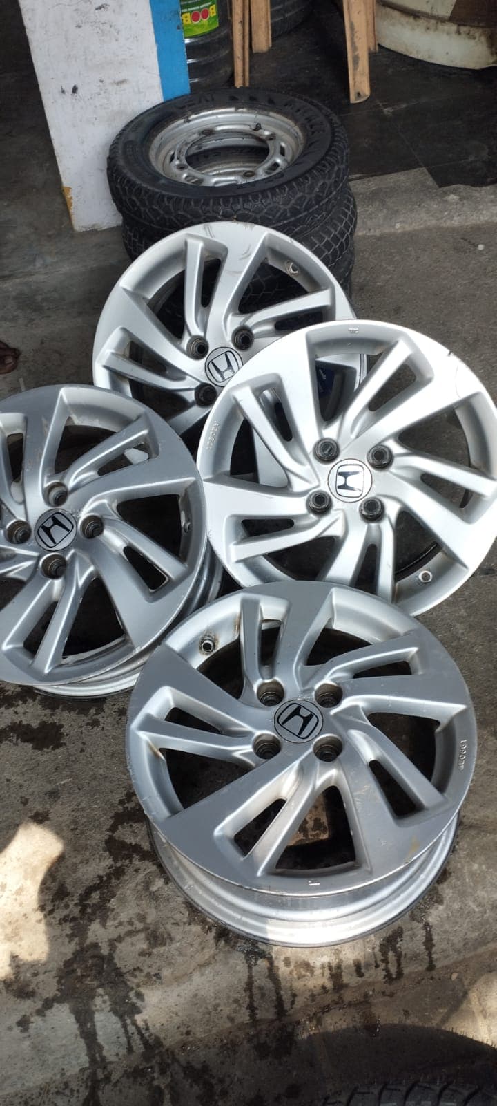 Sri Poorna Tyres