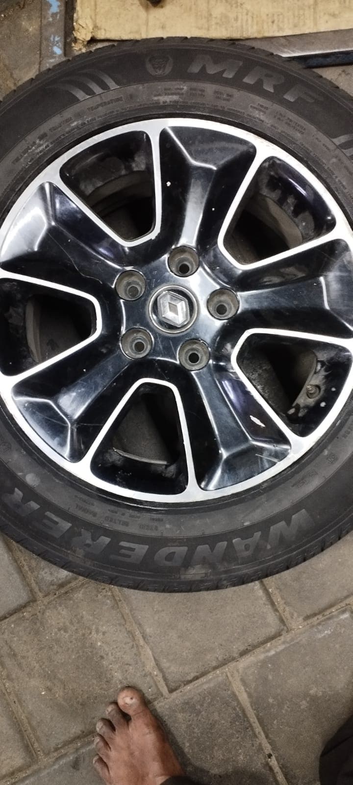 Sri Poorna Tyres