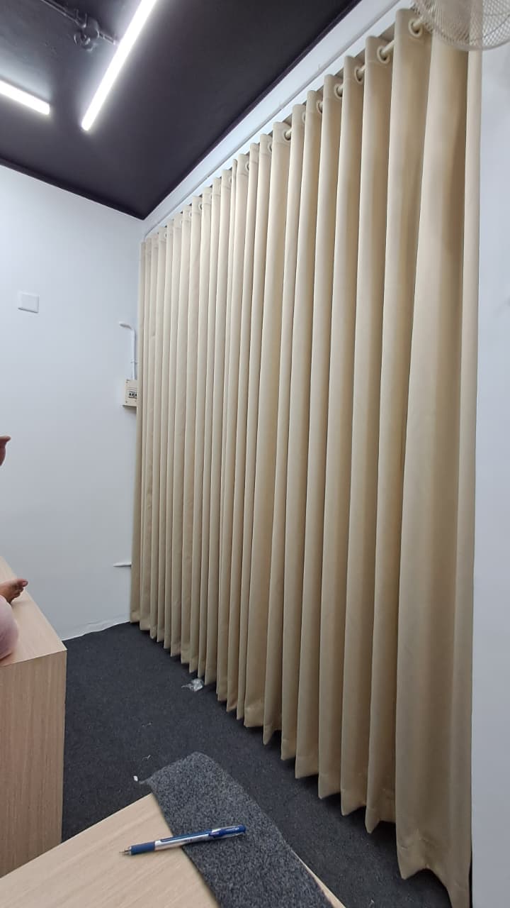 EXCELLENT CURTAINS & BLINDS