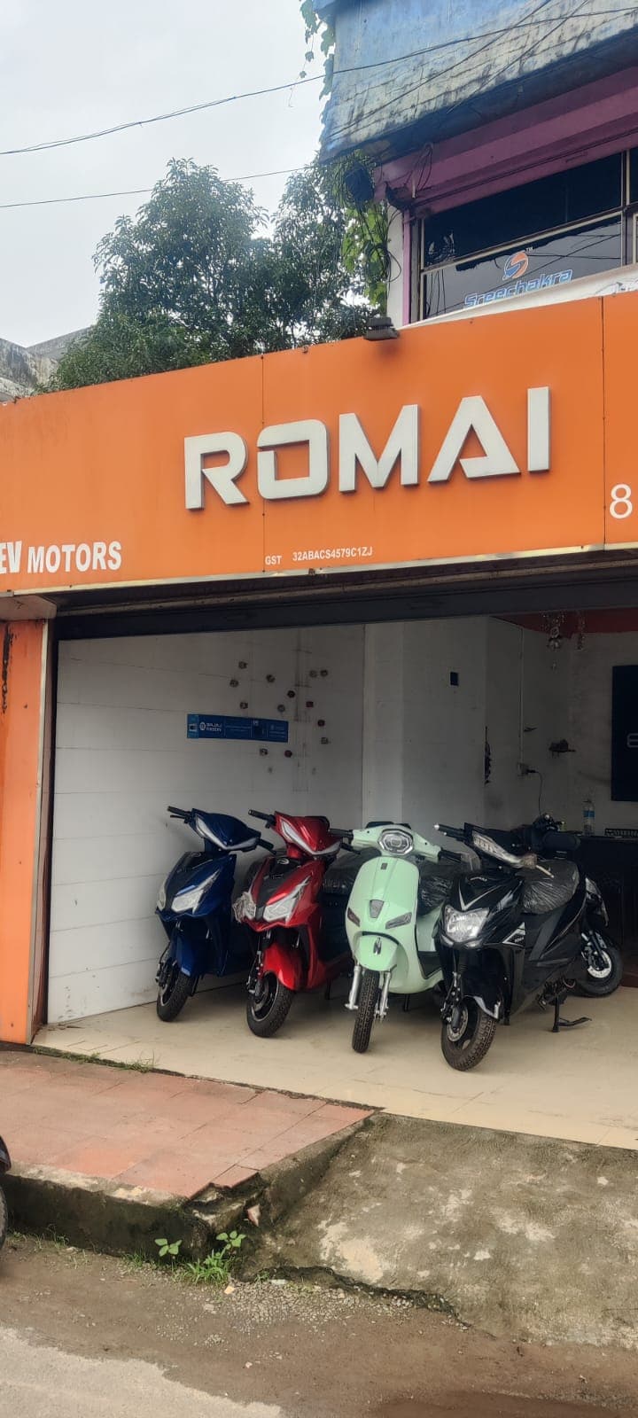 ROMAI  ELECTRIC SCOOTER 