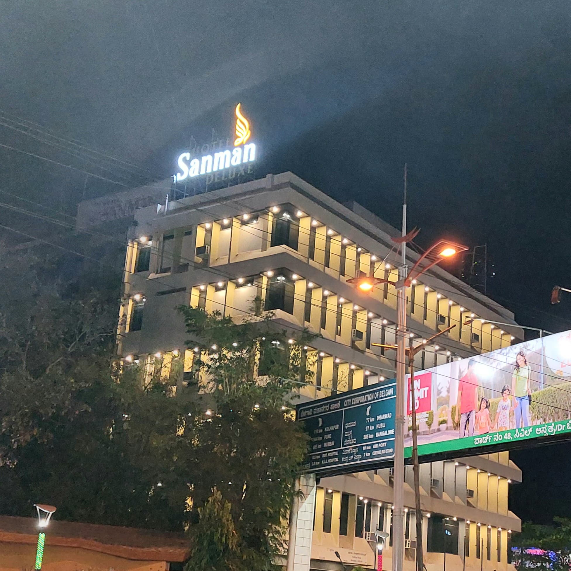 Hotel Sanman Deluxe