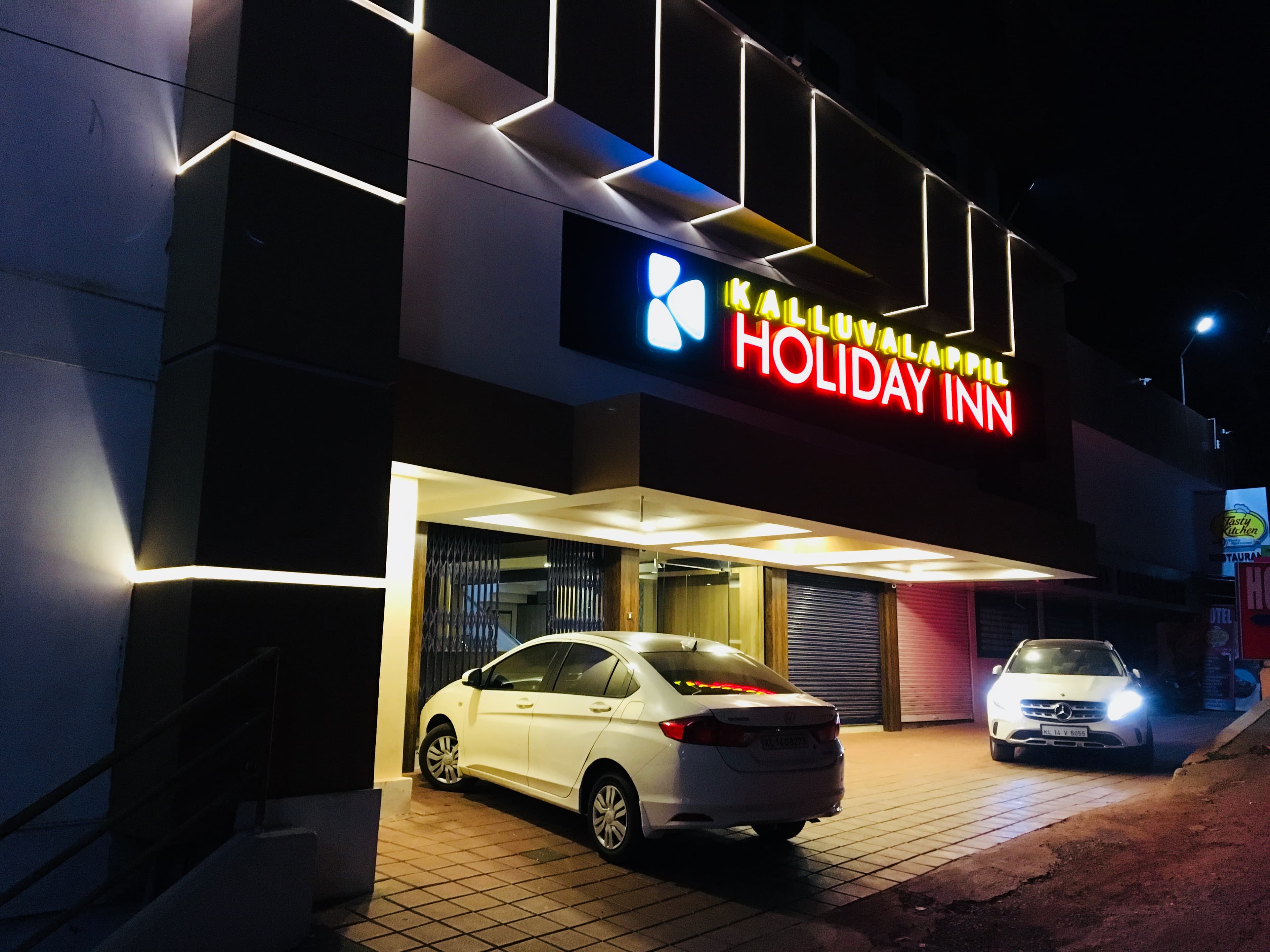 Kalluvalappil HOLIDAY INN