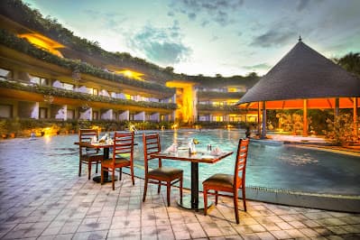 UDAY SUITES - THE GARDEN HOTEL